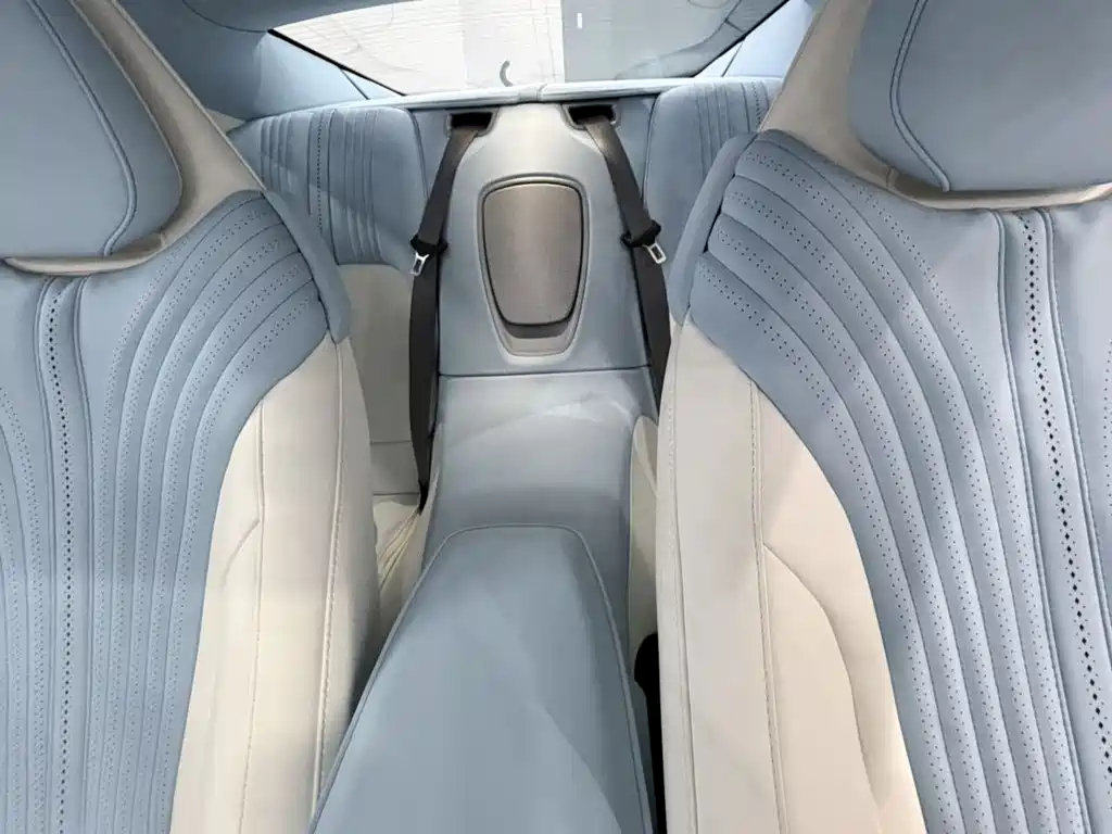 Aston Martin DB11 2017 4.0T V8 купить на сайте DeffCars