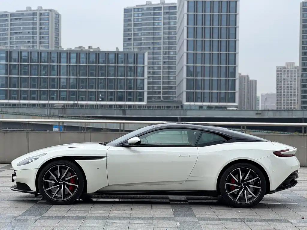 Aston Martin DB11 2016 5.2T First Edition купить на сайте DeffCars