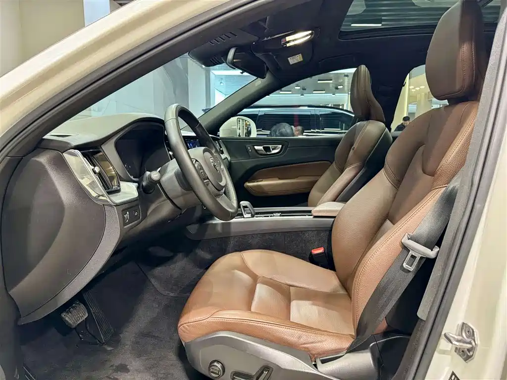Volvo XC60 2022 B5 four-wheel drive Zhiyi Luxury Edition купить на сайте DeffCars
