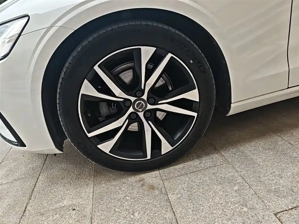 Volvo S60 2021 T4 Zhiyuan Sport Edition купить на сайте DeffCars