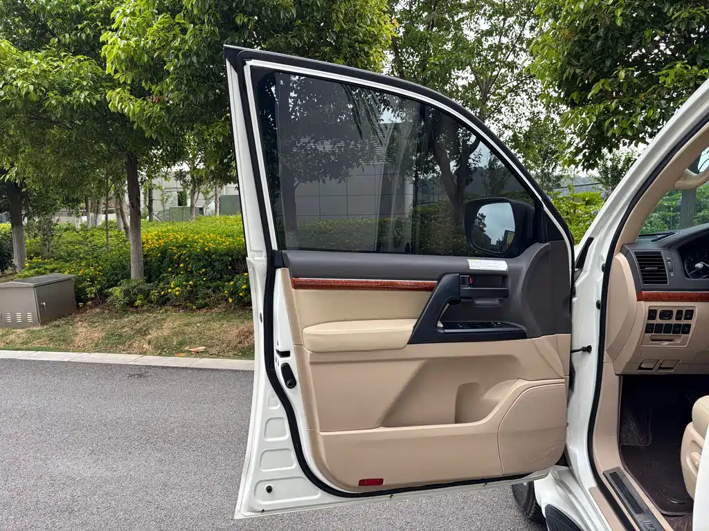 Land Cruiser imported 2015 4.0L V6 Middle East Limited Edition купить на сайте DeffCars