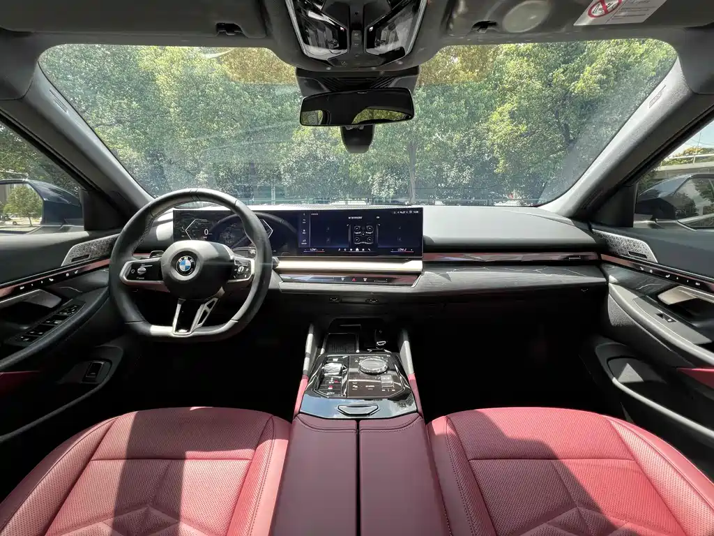 BMW 5 Series 2025 530Li Leading M Sports Package купить на сайте DeffCars