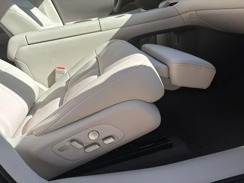 Zhiji LS6 2026 extended range 66 Max+ купить на сайте DeffCars