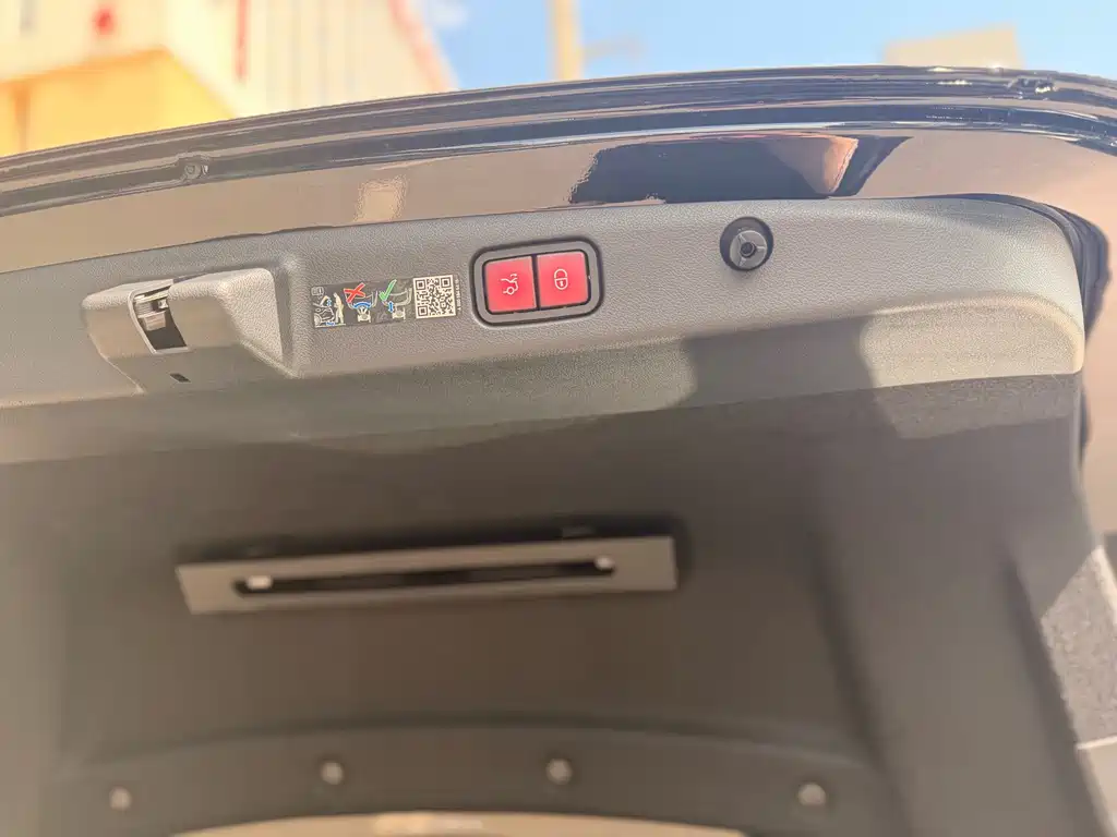 Mercedes-Benz E-Class New Energy 2024 E 350 e L plug-in hybrid sedan купить на сайте DeffCars