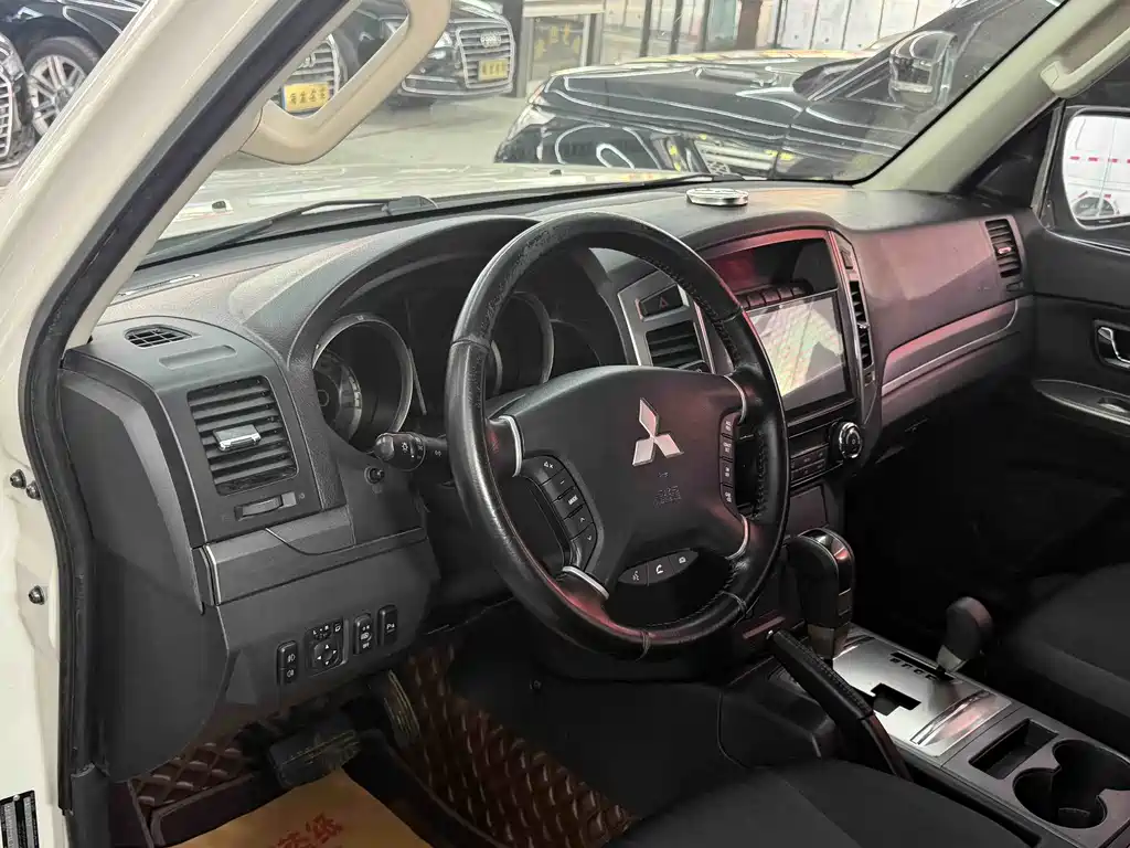Pajero imported 2020 3.0L automatic standard version купить на сайте DeffCars