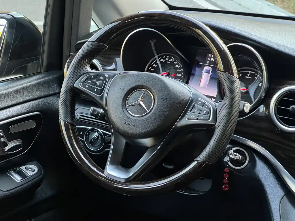 Mercedes-Benz V-Class 2018 V 260 Pilot Edition National VI купить на сайте DeffCars