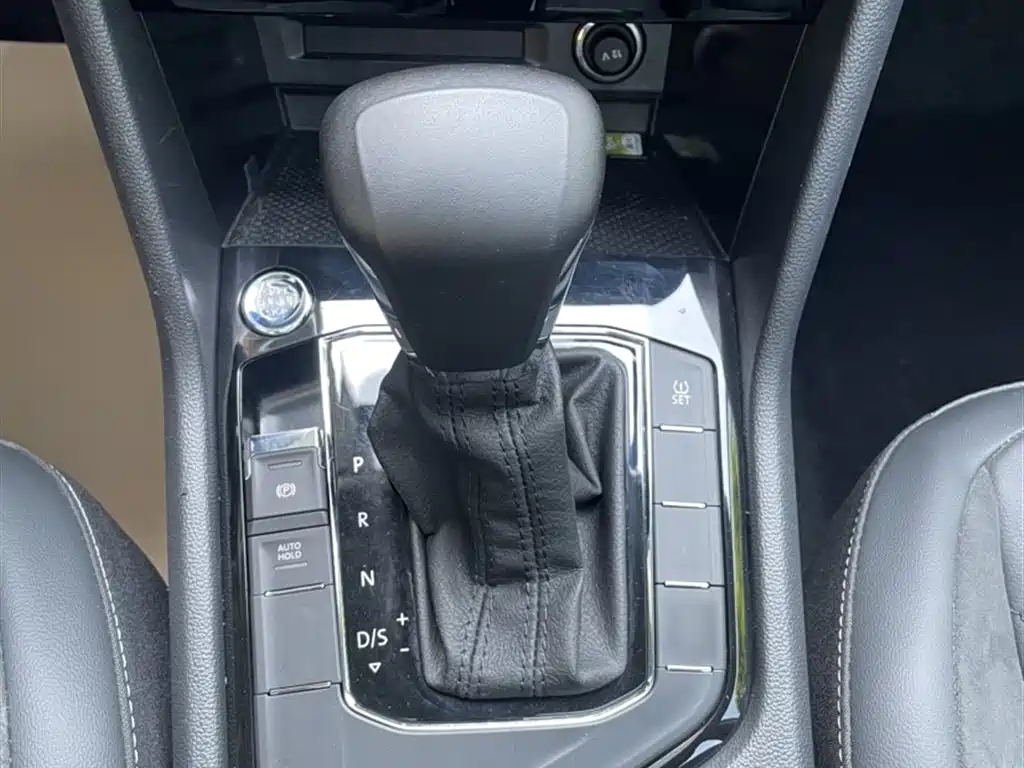 Tiguan L 2019 330TSI automatic two-wheel drive panoramic comfort version National VI купить на сайте DeffCars