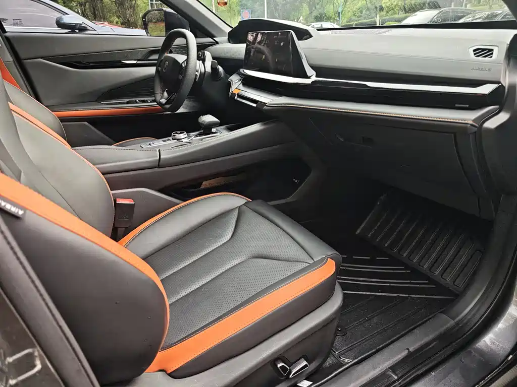Changan UNI-V 2023 1.5T premium model купить на сайте DeffCars