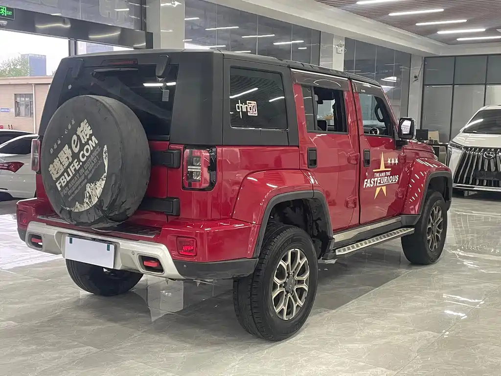 Beijing off-road BJ40 2020 2.0T automatic two-wheel drive city hunter version knight type купить на сайте DeffCars