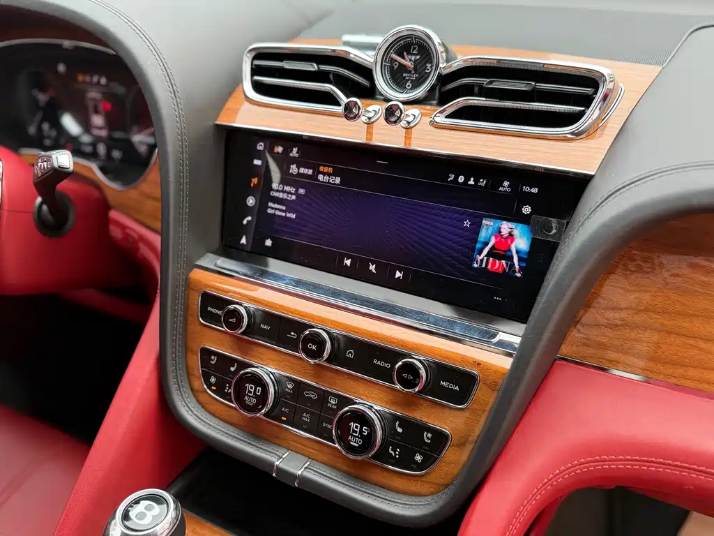 Bentayga 2021 4.0T V8 купить на сайте DeffCars