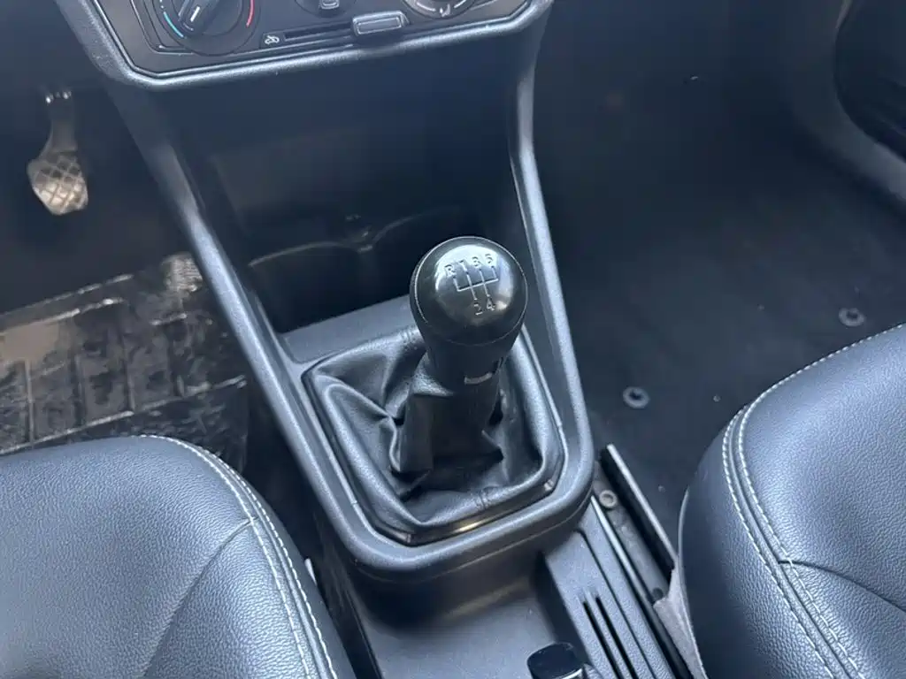 Santana 2016 1.6L Manual Fashion Edition купить на сайте DeffCars