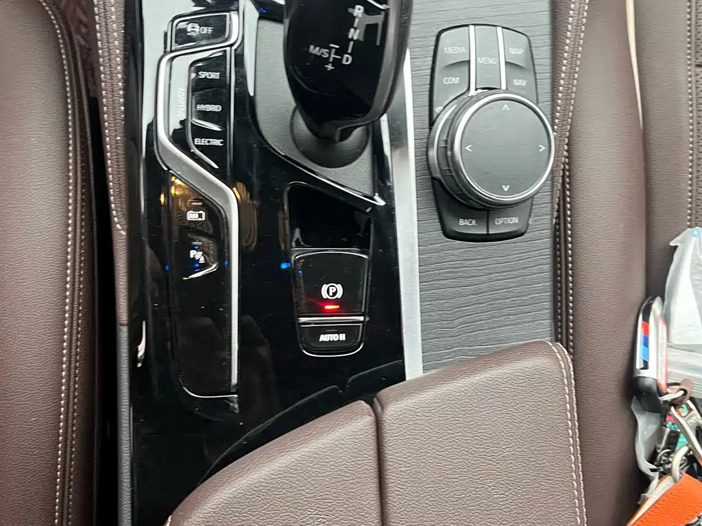 BMW 5 Series New Energy 2022 535Le M Sports Package купить на сайте DeffCars