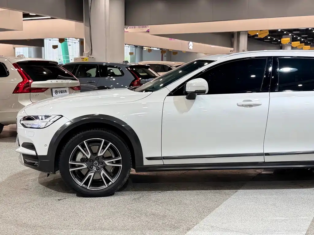 Volvo V90 2017 Cross Country T5 AWD Smart Edition купить на сайте DeffCars