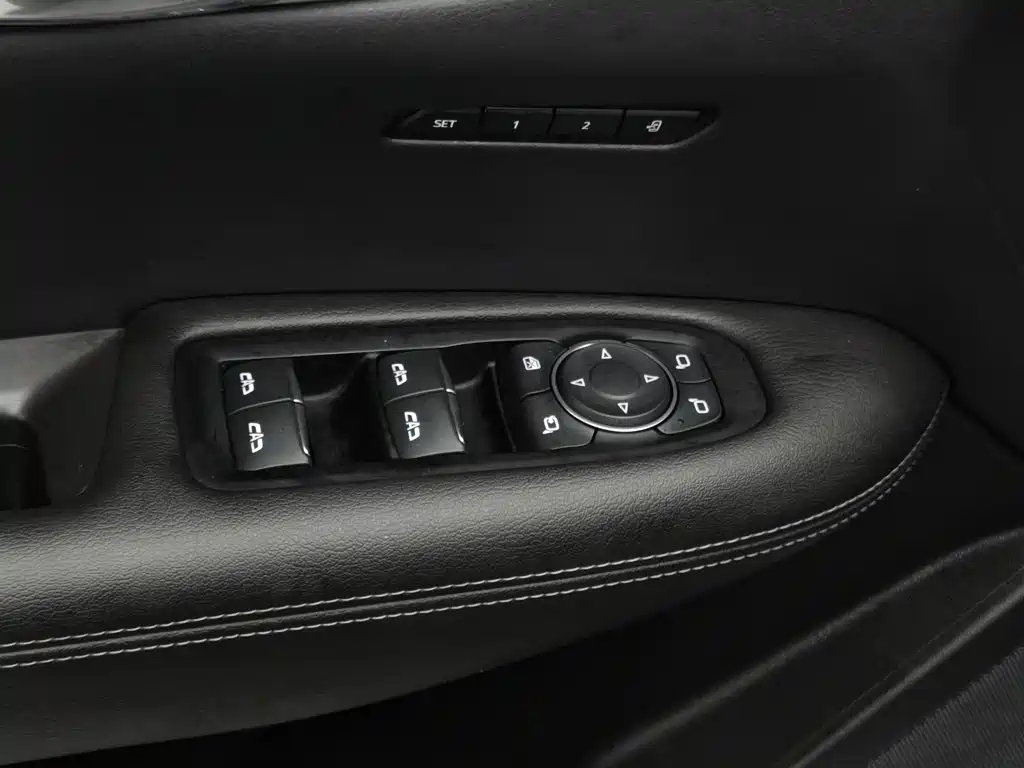 Cadillac XT5 2024 2.0T two-wheel drive fashion model купить на сайте DeffCars