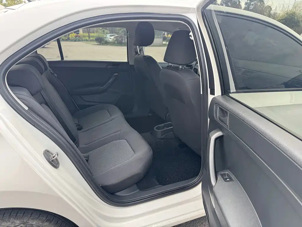 Santana 2016 1.4L Manual Fashion Edition купить на сайте DeffCars