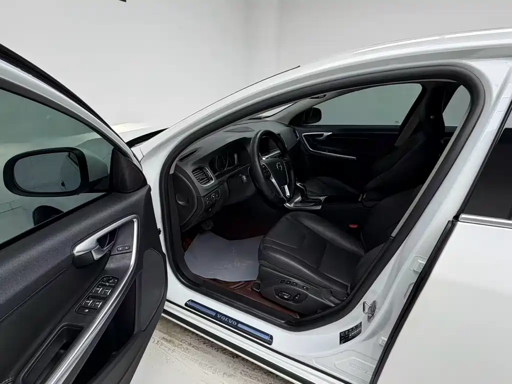 Volvo S60 2019 S60L T3 Smart Edition купить на сайте DeffCars