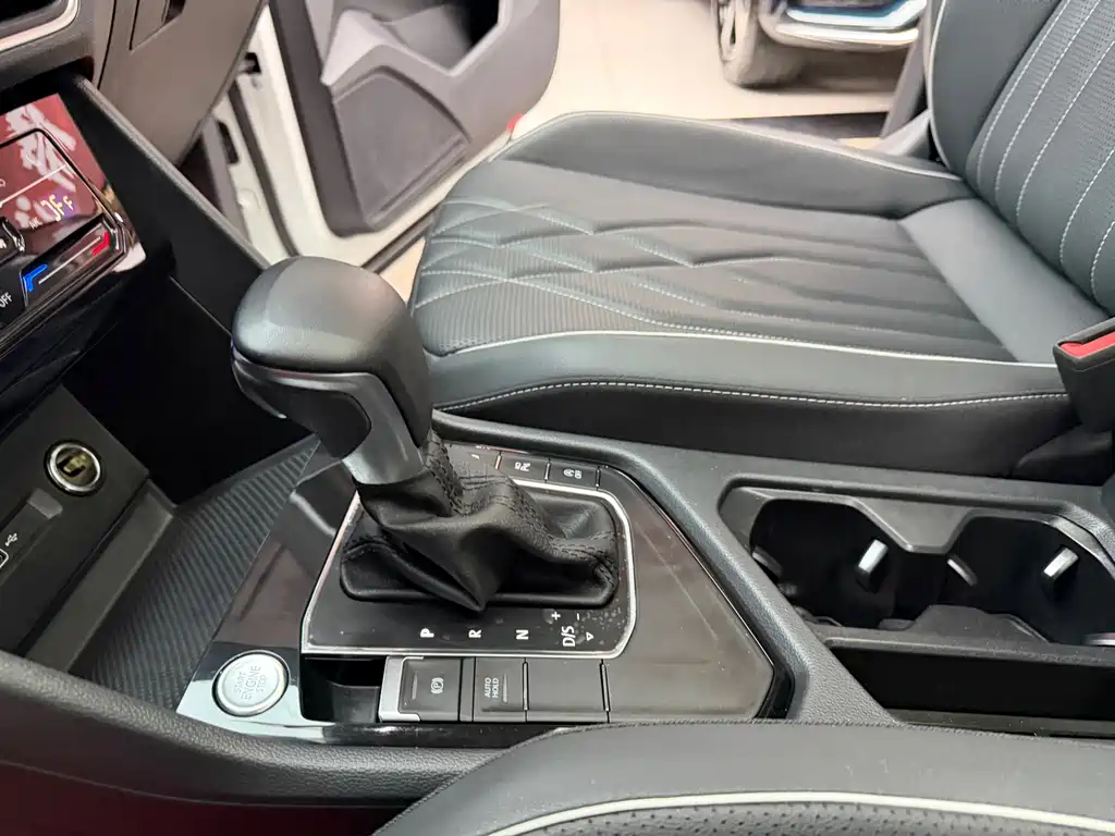 Tiguan L 2024 330TSI automatic two-wheel drive R-Line version купить на сайте DeffCars