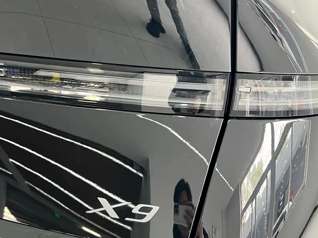 Xpeng X9 2025 pure electric 740 long battery life Max купить на сайте DeffCars