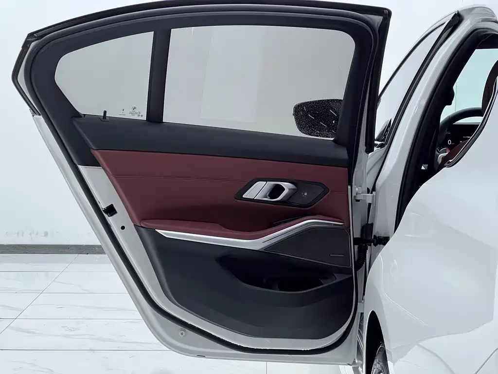 BMW 3 Series 2023 325i M Sports Night Package купить на сайте DeffCars