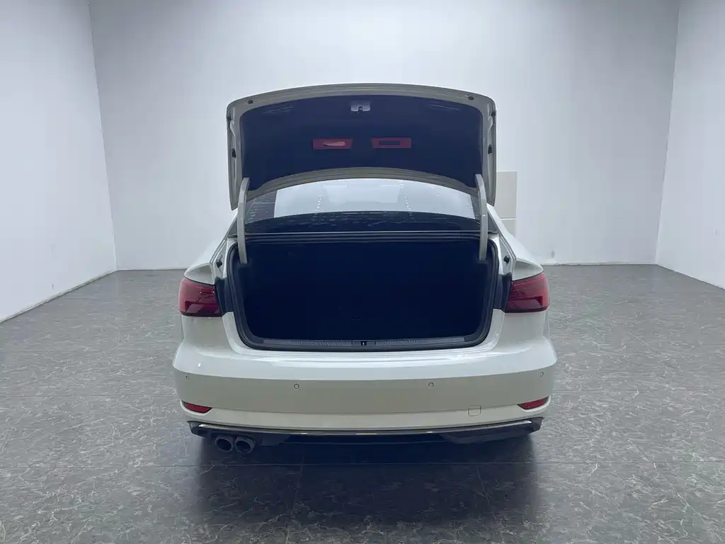 Audi A3 2018 30th Anniversary Limousine 35 TFSI Style Edition купить на сайте DeffCars