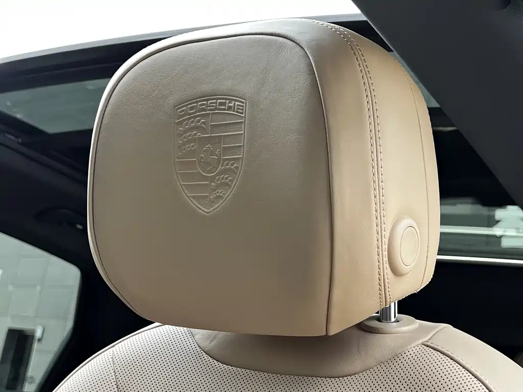Cayenne New Energy 2023 Cayenne E-Hybrid 2.0T купить на сайте DeffCars