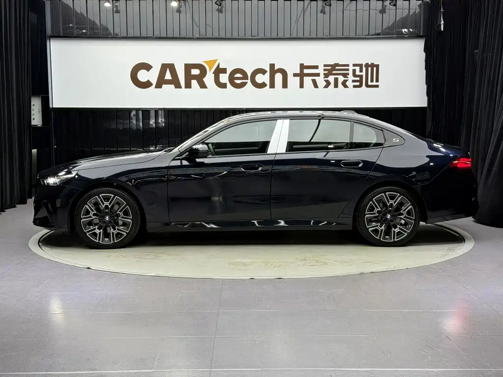 BMW 5 Series 2026 530Li Exclusive M Sports Package купить на сайте DeffCars