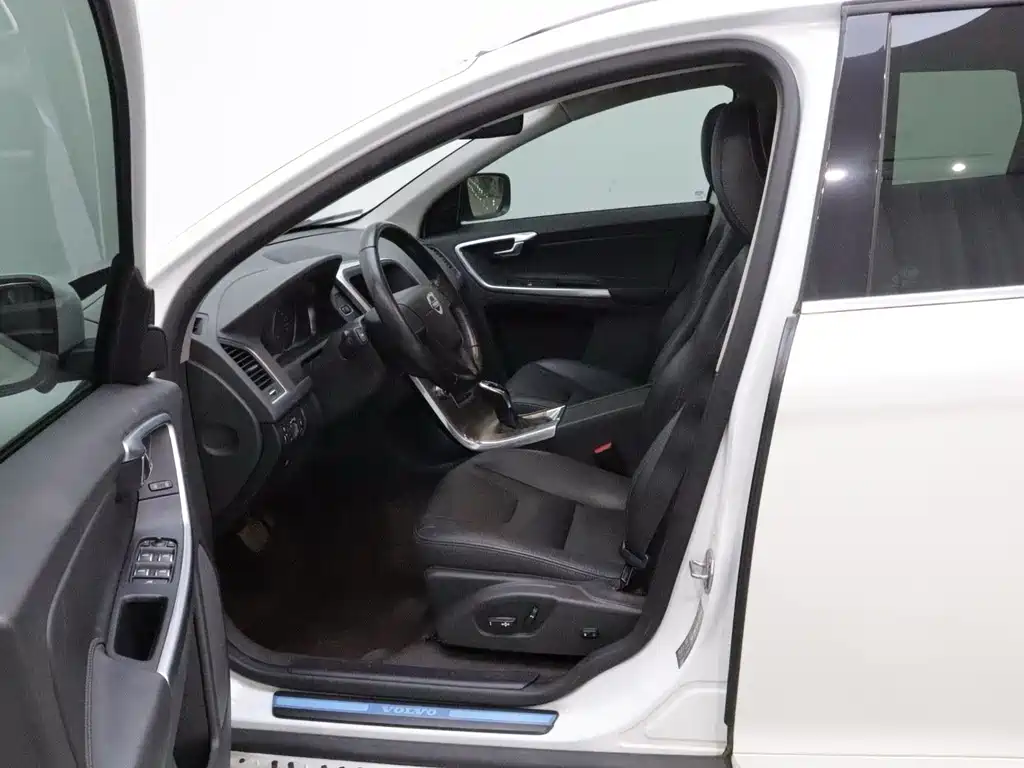 Volvo XC60 2017 T5 Smart Travel upgraded version купить на сайте DeffCars