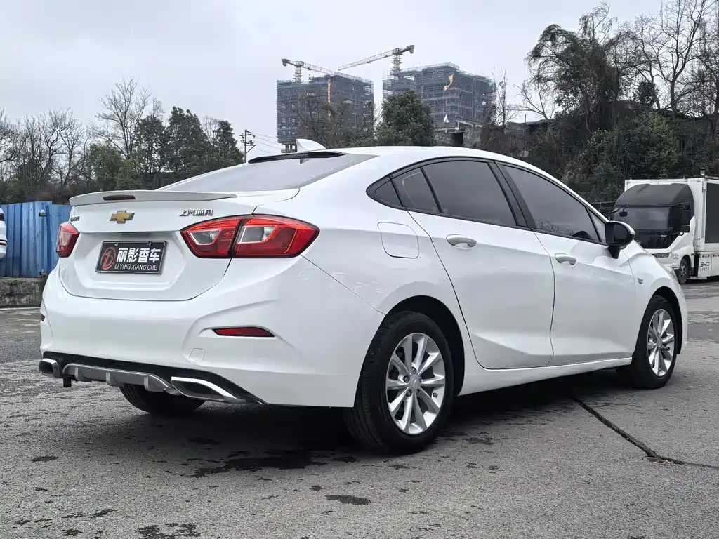 Cruze 2017 1.5L Automatic Pioneer Sunroof Edition купить на сайте DeffCars