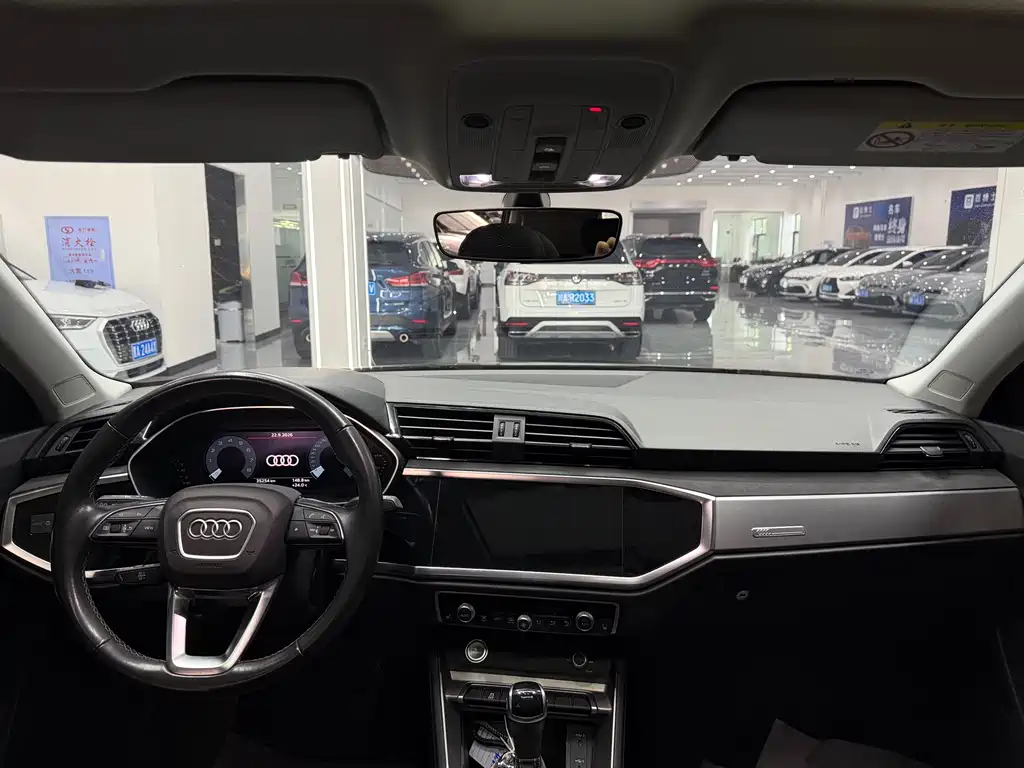 Audi Q3 2022 35 TFSI aggressive and dynamic купить на сайте DeffCars