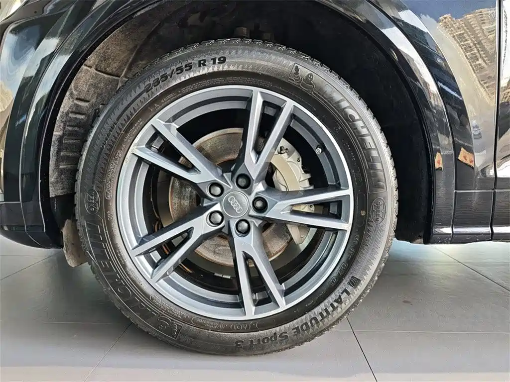Audi Q5L 2020 40 TFSI enjoys fashionable style купить на сайте DeffCars