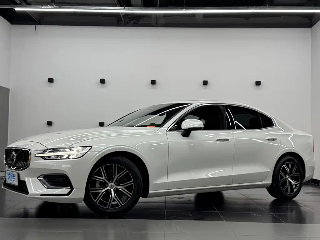 Volvo S60 2025 B4 Zhiyi Luxury Edition купить на сайте DeffCars