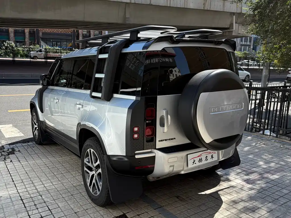Land Rover Defender 2020 110 P400 first matte silver special package version купить на сайте DeffCars