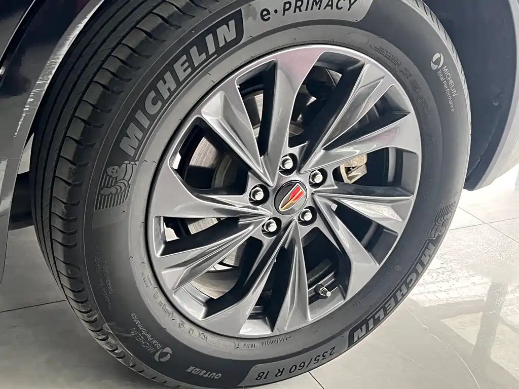 Hongqi HS5 2023 2.0T Qixiang Pro version купить на сайте DeffCars