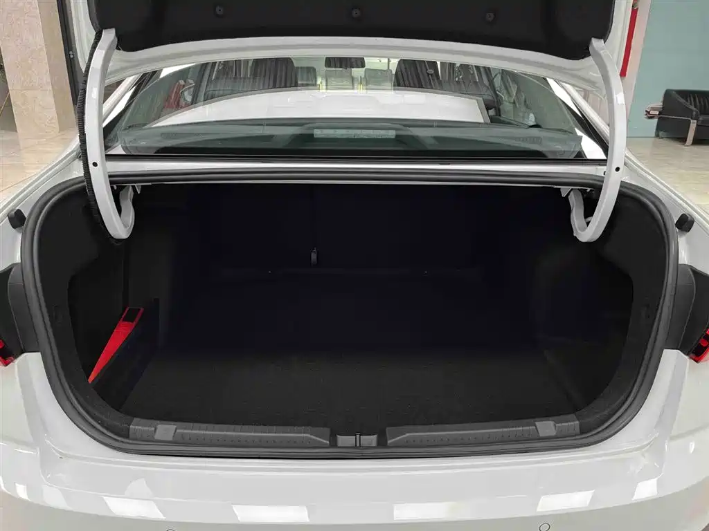 Bora 2023 model 200TSI DSG Zhixing PRO version купить на сайте DeffCars