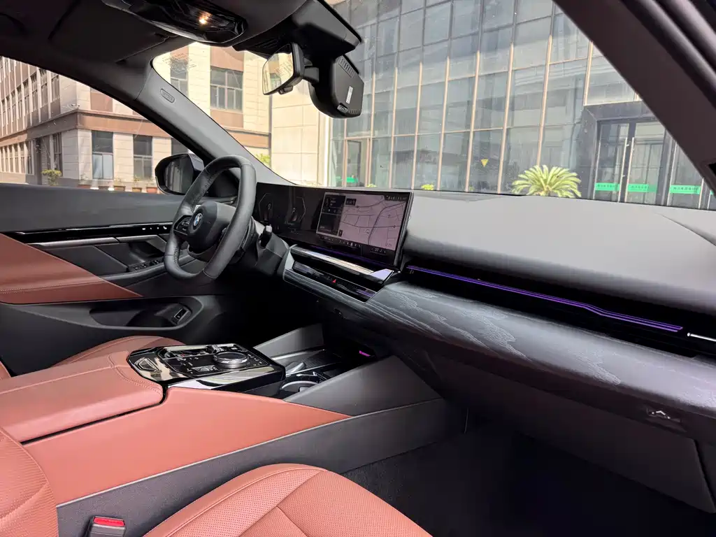 BMW 5 Series 2024 525Li M Sports Package купить на сайте DeffCars