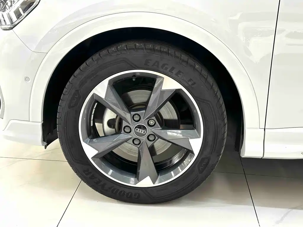 Audi Q3 2021 35 TFSI Fashionable and Dynamic купить на сайте DeffCars