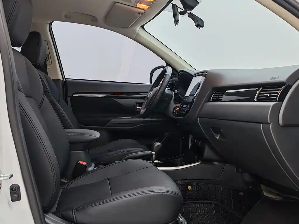 Outlander 2021 2.0L 2WD Smooth Edition 5 seats купить на сайте DeffCars