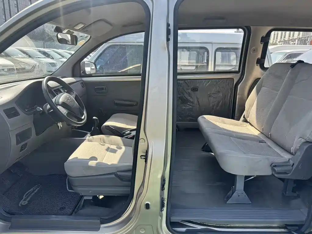 Wuling Rongguang V 2016 1.5L standard model купить на сайте DeffCars
