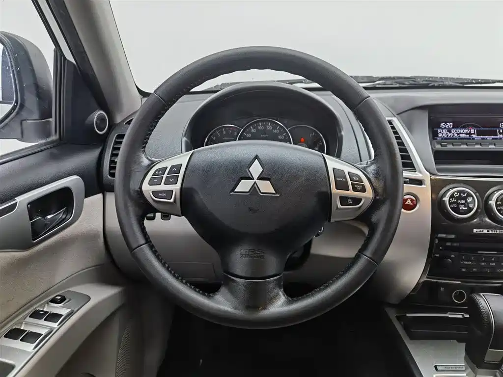 Pajero Jinchang 2013 3.0L automatic four-wheel drive executive version купить на сайте DeffCars