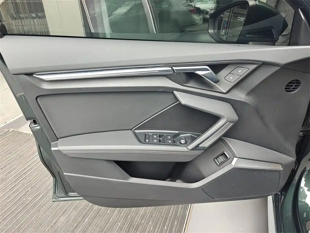 Audi A3 2025 A3L Limousine 35TFSI Flying Spur Exclusive купить на сайте DeffCars