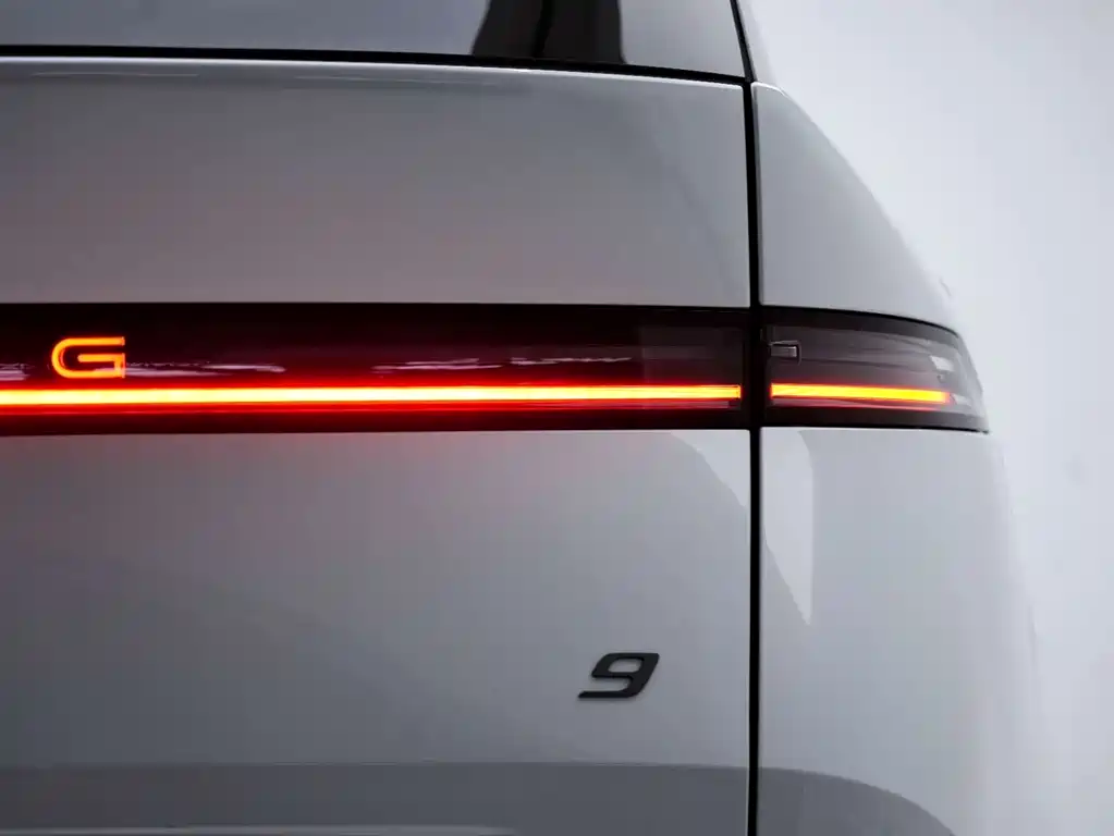 Xpeng X9 2025 pure electric 740 long battery life Max купить на сайте DeffCars