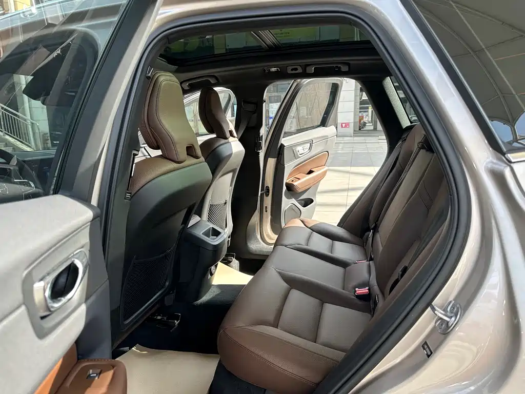 Volvo XC60 2023 B5 four-wheel drive Zhiyi Luxury Edition купить на сайте DeffCars