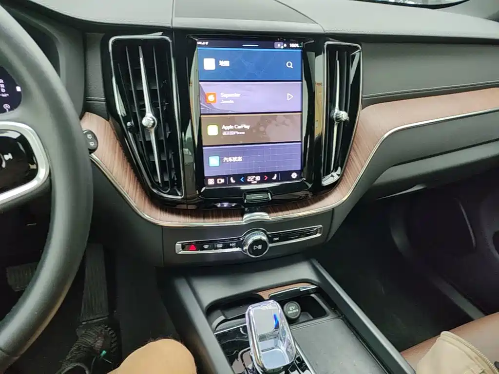 Volvo XC60 2025 B5 4WD Zhiyuan Deluxe Edition купить на сайте DeffCars