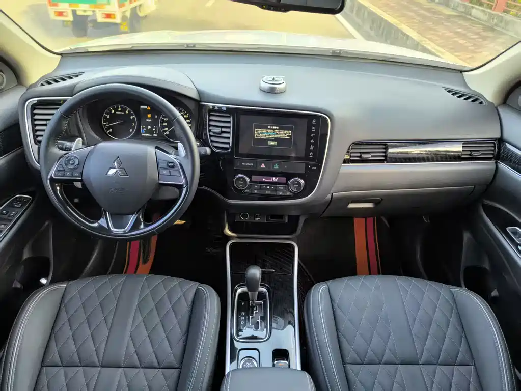Outlander 2021 2.4L four-wheel drive exclusive version 7 seats купить на сайте DeffCars