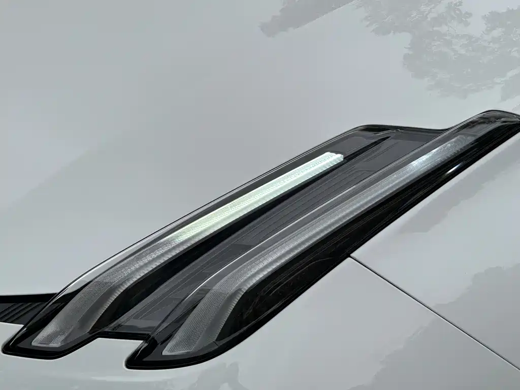Lynk & Co 03 2023 1.5TD DCT Pro купить на сайте DeffCars