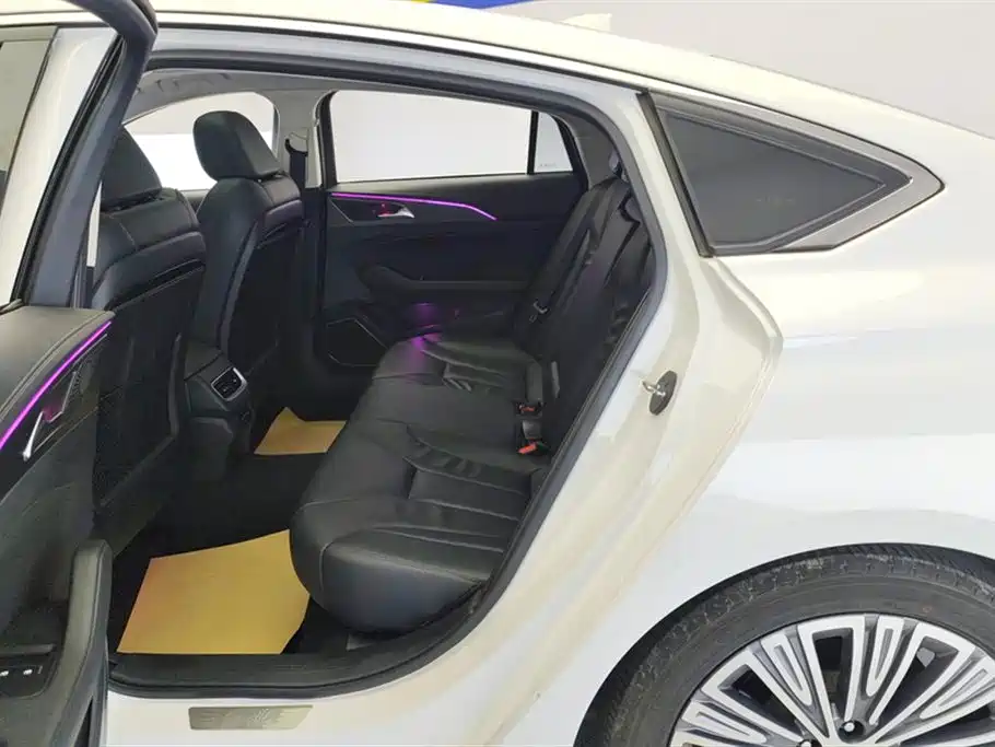 Hongqi H5 2022 classic model facelift 1.5T DCT flag rhyme version купить на сайте DeffCars