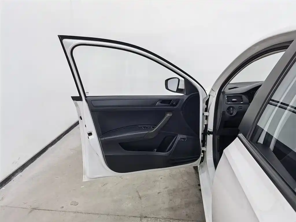 Santana 2018 1.5L Manual Fashion Edition купить на сайте DeffCars