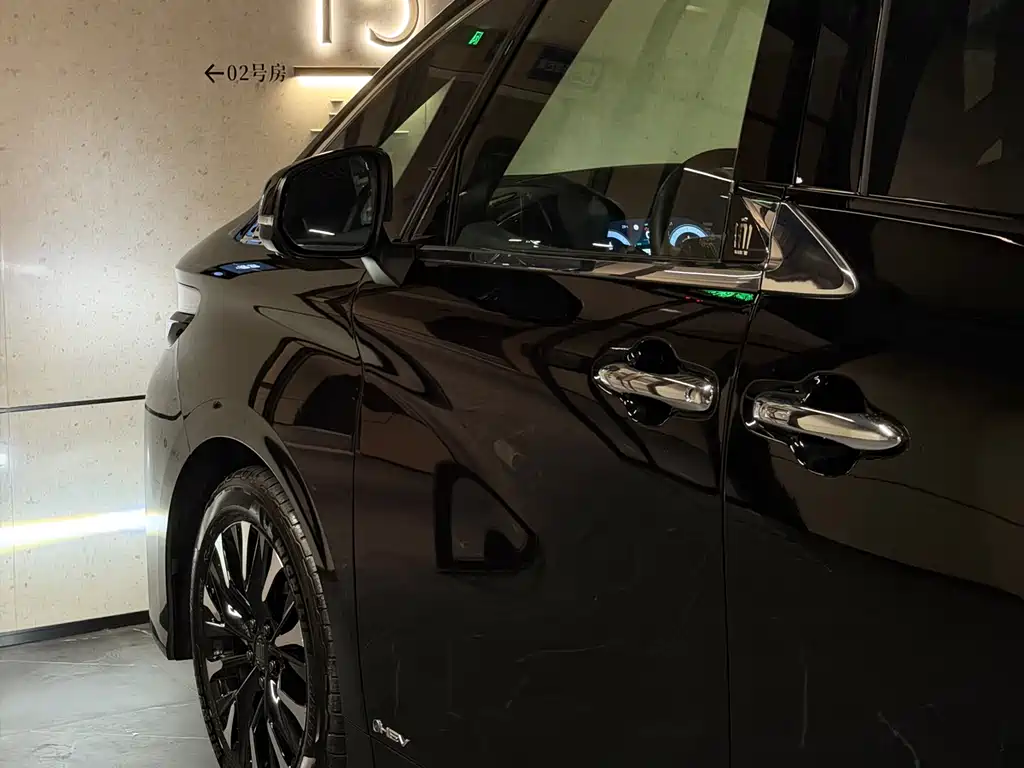 Wilfa 2025 Crown Dual Engine 2.5L Black Gold Executive Edition купить на сайте DeffCars