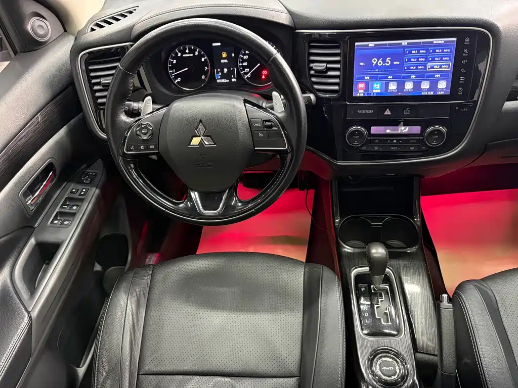 Outlander 2016 2.4L four-wheel drive luxury version 7 seats купить на сайте DeffCars