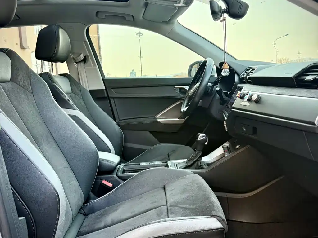 Audi Q3 2022 35 TFSI Fashionable and Dynamic купить на сайте DeffCars